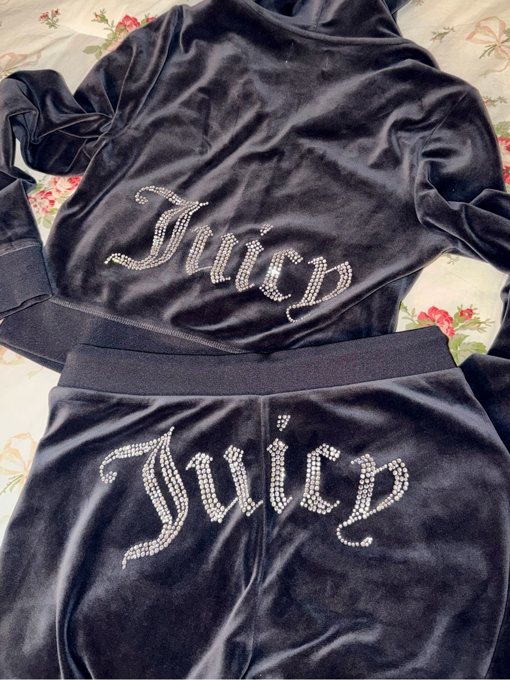 Juicy Couture Y2K Velour Sweatsuit - Size M, Color Titanium